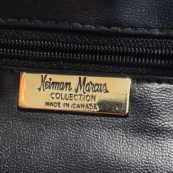 Neiman Marcus Collection Grey Quilted Crossbody Bag - Picture 5 of 5